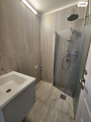 דירה, יהושע פורר 3, אושיות, רחובות