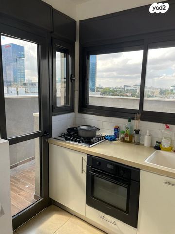 גג/ פנטהאוז, ישראל ב"ק 31, מונטיפיורי, הרכבת, תל אביב יפו