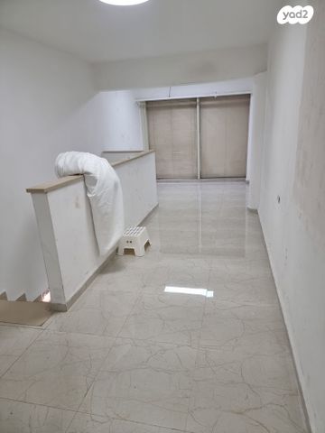 חנויות/ שטח מסחרי, שדרות המגינים 6, מרכז העיר, קרית אתא