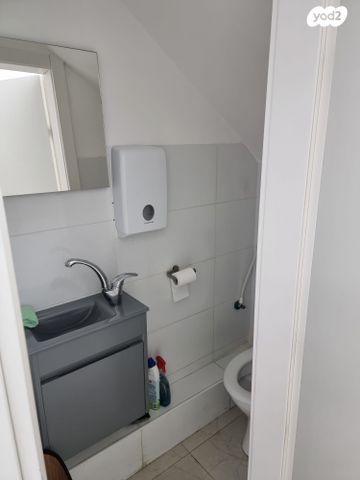 חנויות/ שטח מסחרי, שדרות המגינים 6, מרכז העיר, קרית אתא