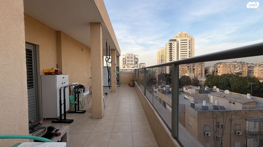 גג/ פנטהאוז, שדרות גלוסקין, ב' / צפון מערב העיר, רחובות