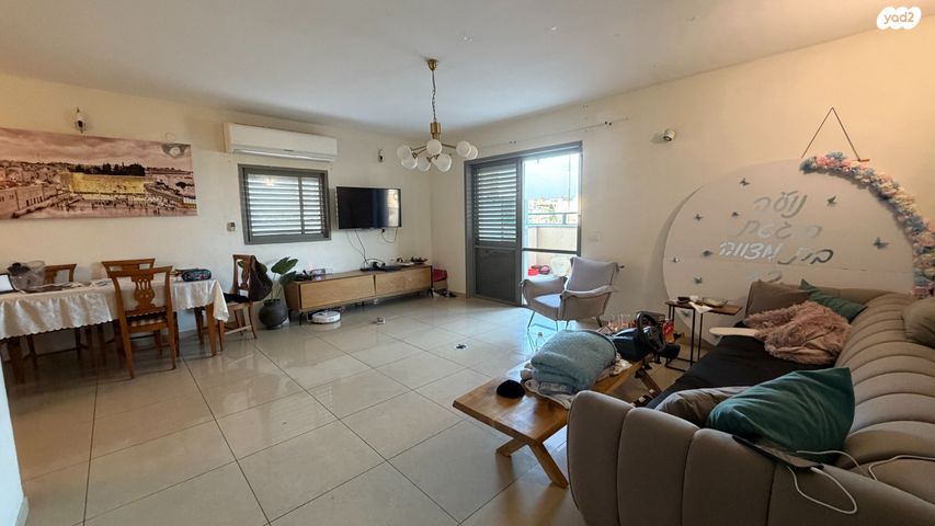 גג/ פנטהאוז, שדרות גלוסקין, ב' / צפון מערב העיר, רחובות