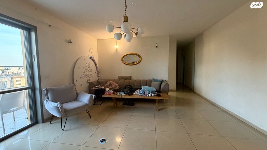 גג/ פנטהאוז, שדרות גלוסקין, ב' / צפון מערב העיר, רחובות