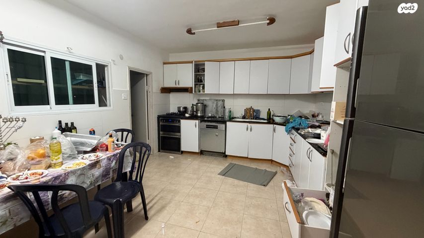 גג/ פנטהאוז, שדרות גלוסקין, ב' / צפון מערב העיר, רחובות