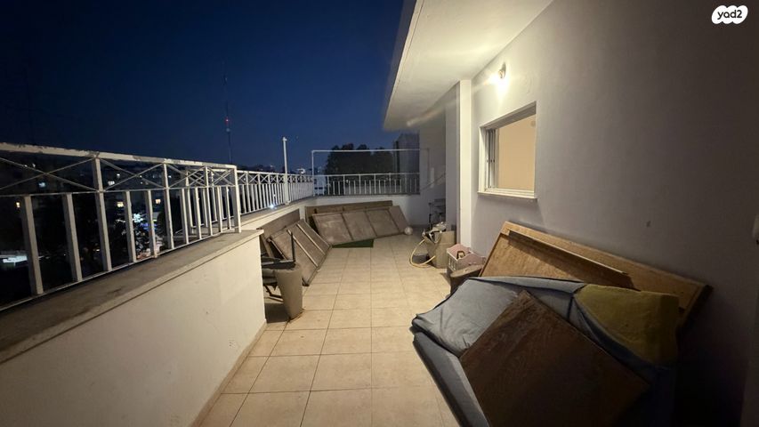 גג/ פנטהאוז, שדרות גלוסקין, ב' / צפון מערב העיר, רחובות