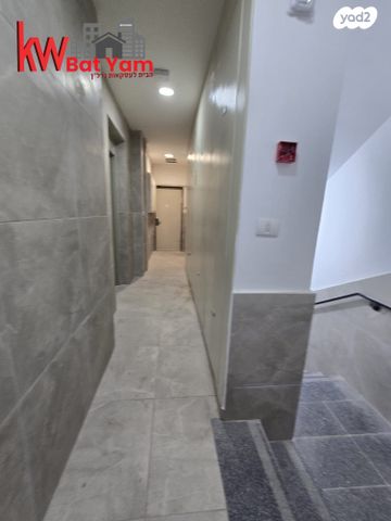 דירה, כצנלסון 64, לב העיר, בת ים