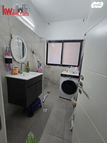 דירה, כצנלסון 64, לב העיר, בת ים