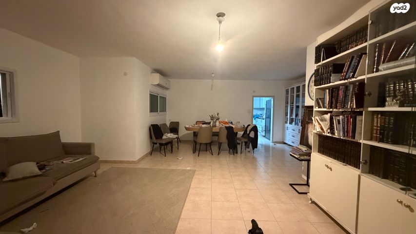 גג/ פנטהאוז, שדרות גלוסקין, ב' / צפון מערב העיר, רחובות