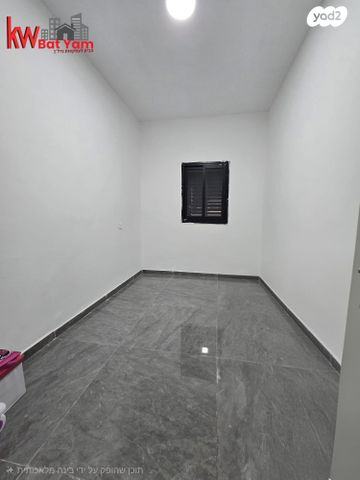 דירה, כצנלסון 64, לב העיר, בת ים