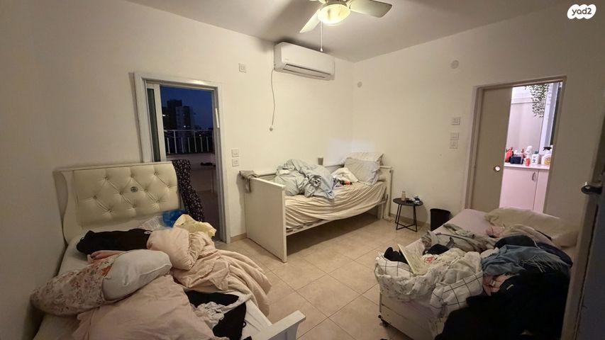 גג/ פנטהאוז, שדרות גלוסקין, ב' / צפון מערב העיר, רחובות