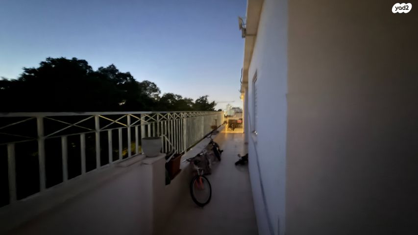 גג/ פנטהאוז, שדרות גלוסקין, ב' / צפון מערב העיר, רחובות