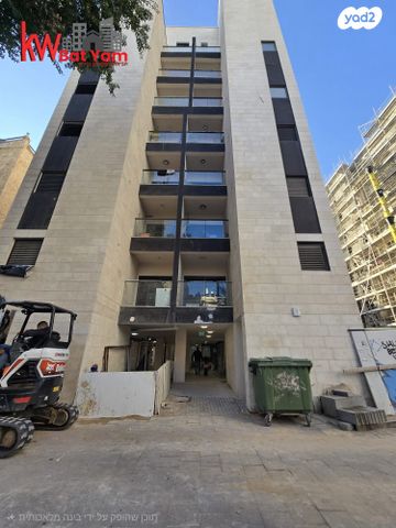 דירה, כצנלסון 64, לב העיר, בת ים