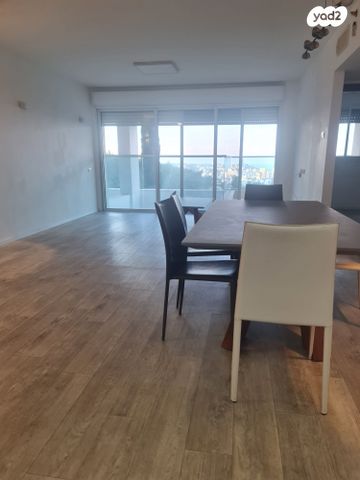 דירה, התאנה, נשר