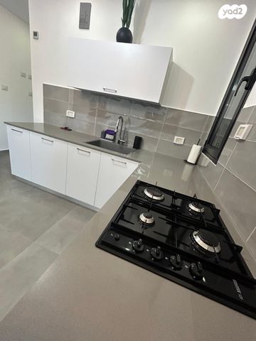 דירה, אריאל שרון, נתיבות