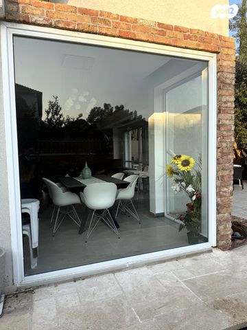 דו משפחתי, יגאל ידין, קרית הפרחים - 2005, רעננה