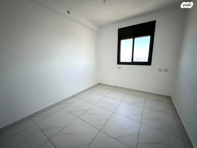 דירה, עפרה חזה, משכנות האומנים, קרית מוצקין