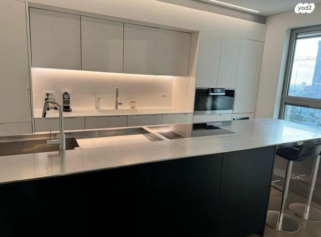 ניסים אלוני 