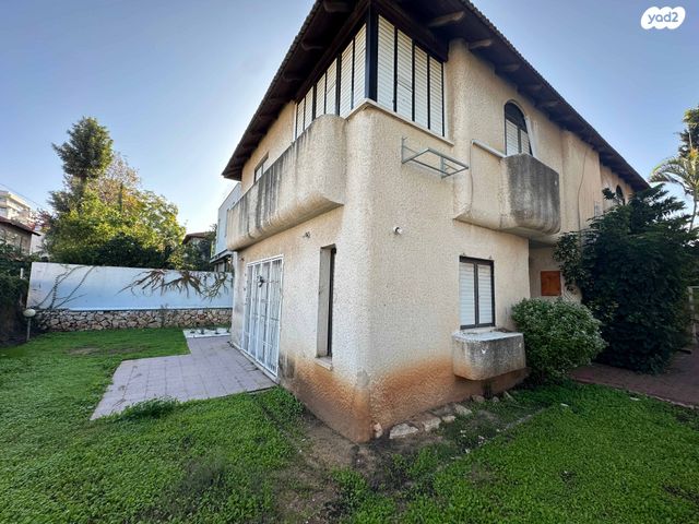 דו משפחתי, רעננה