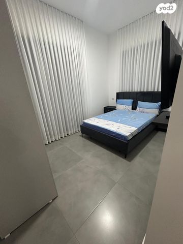 דירה, אריאל שרון, נתיבות