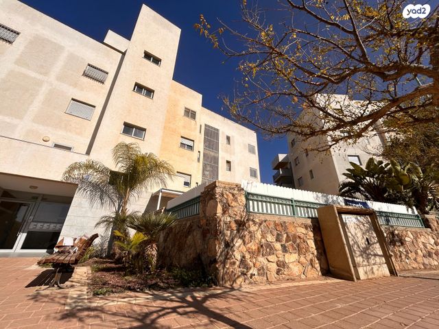 דירת גן, אסא המלך, יהושפט, ערד