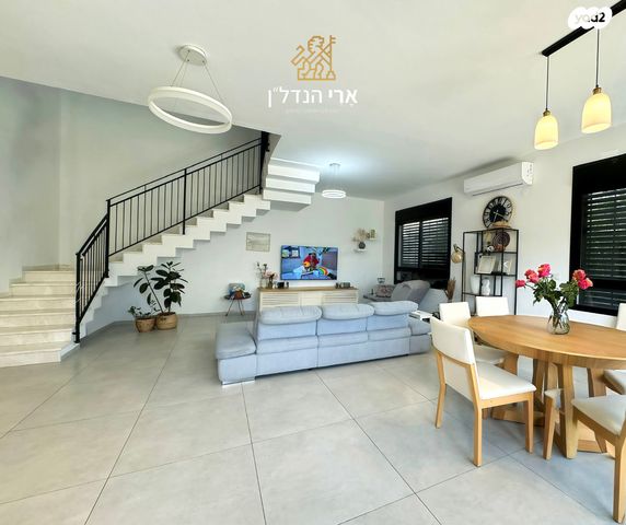 דו משפחתי, השדות, עתלית