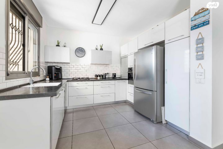 דירה, נתן אלתרמן, רחובות החדשה, רחובות