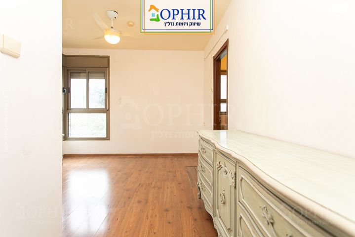 דירה, יגאל אלון, חיפה