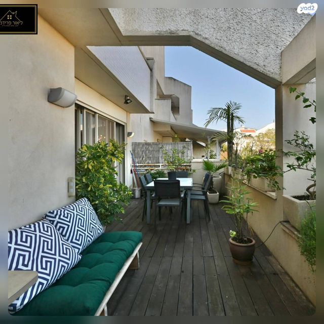 טריפלקס, כפר סבא