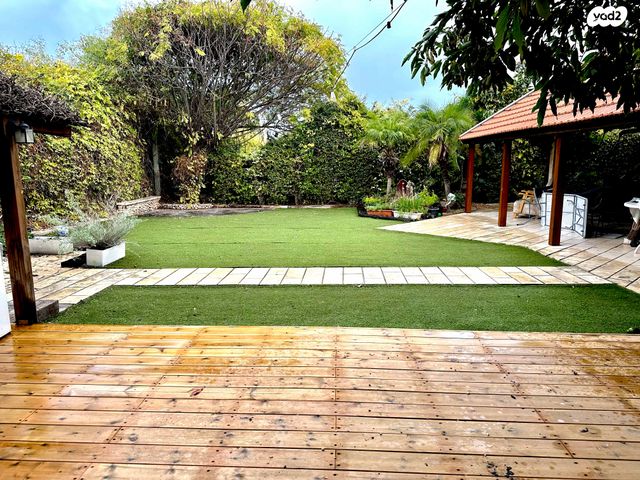 דו משפחתי, רעננה