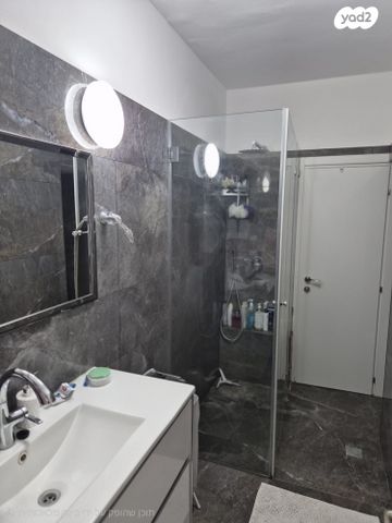 דירה, רחל הרשנזון, שעריים, רחובות