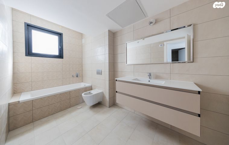 דירה, יונה וולך, הוד השרון