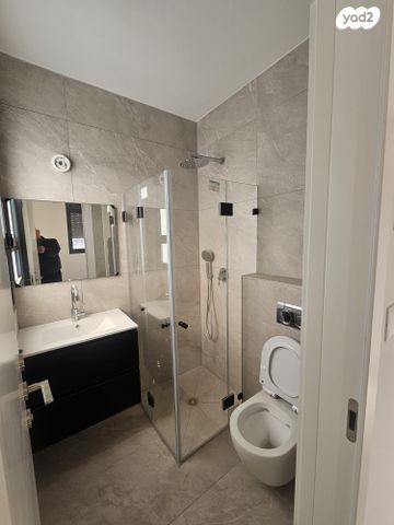 גג/ פנטהאוז, מ"ג 15, לב העיר, בת ים