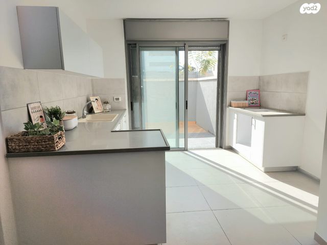 דירת גן, דרך האילנות, גדרה