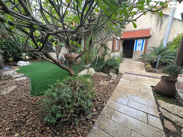 דו משפחתי, רעננה