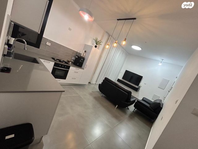 דירה, אריאל שרון, נתיבות