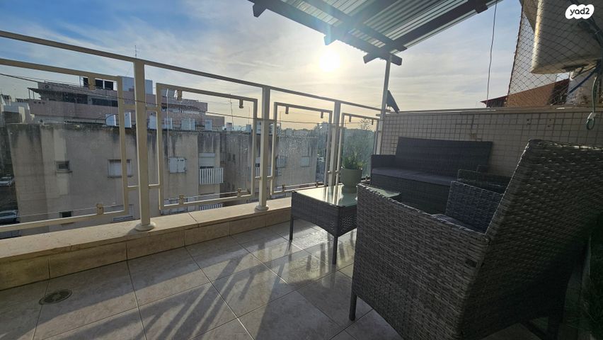 דירה, אברהם דנינו, בן גוריון, עכו