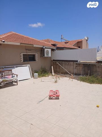 בית פרטי/ קוטג', עזרא 16, נתניה