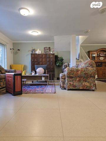 דו משפחתי, עצמון, צוותא א, אלפי מנשה