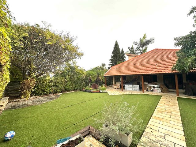 דו משפחתי, רעננה