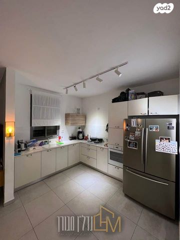 דירה, נצר חזני, נתיבות מערב, נתיבות