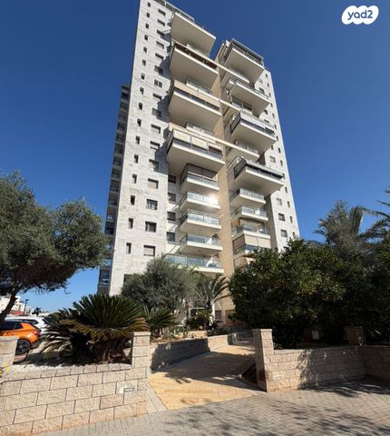 דירה, נתן אלתרמן, רחובות החדשה, רחובות