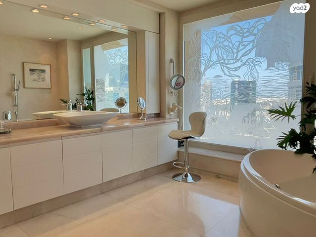 גג/ פנטהאוז, בורסה, רמת גן