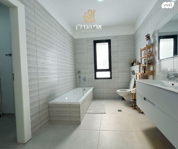 דו משפחתי, השדות, עתלית