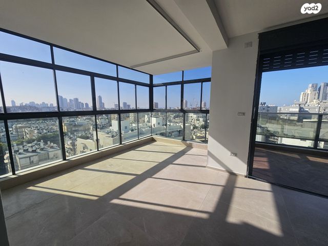 גג/ פנטהאוז, מ"ג 15, לב העיר, בת ים