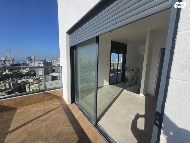 גג/ פנטהאוז, מ"ג 15, לב העיר, בת ים