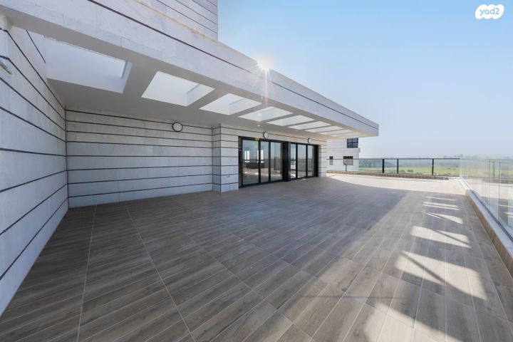 גג/ פנטהאוז, יונה וולך 16, גרין פארק החדשה, הוד השרון