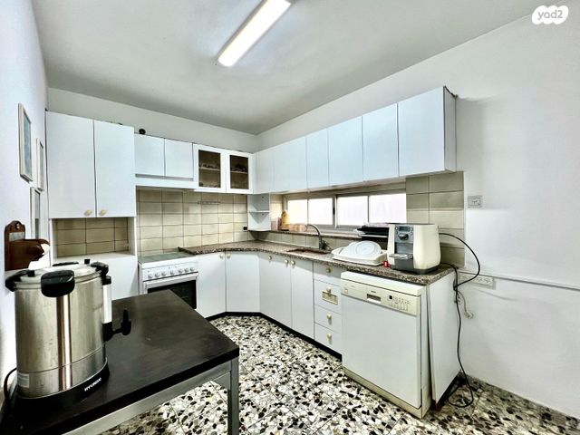 טריפלקס, ישראל זנגוויל 30, נתניה