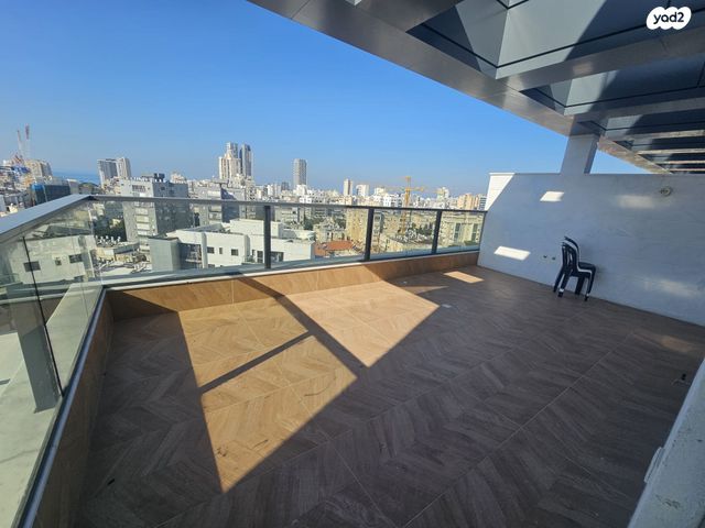 גג/ פנטהאוז, מ"ג 15, לב העיר, בת ים