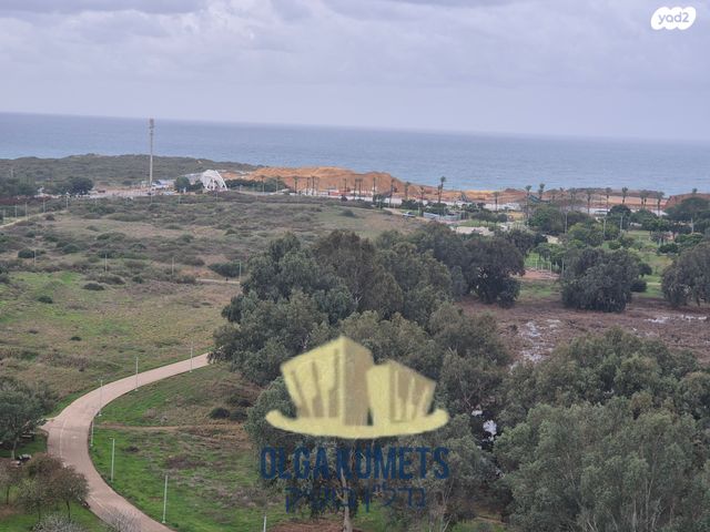 שדרות האגמים 7