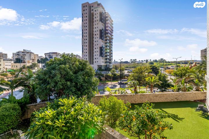 דירה, נתן אלתרמן, רחובות החדשה, רחובות